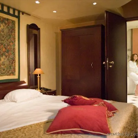 Hotel Romantik Kasteel Daelenbroeck 4*