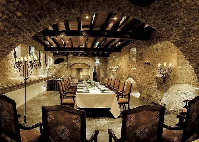 Romantik Kasteel Daelenbroeck Отель