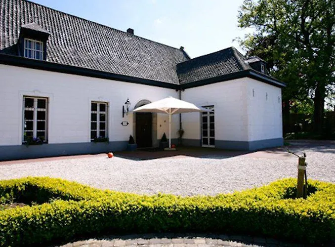 Romantik Kasteel Daelenbroeck 4* Херкенбош